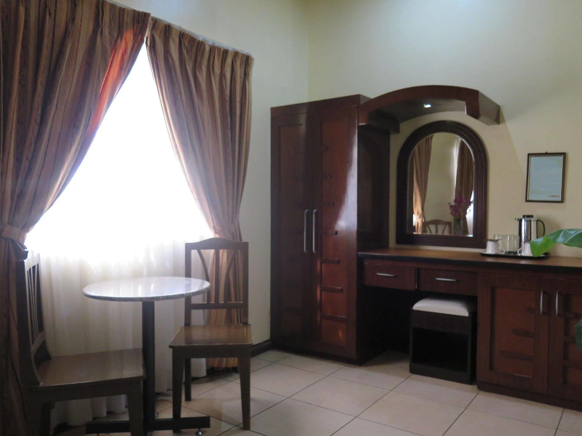 Hotel Nicanor Dumaguete City Zewnętrze zdjęcie